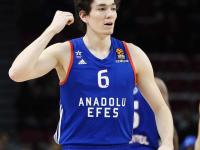 FB体育-骑士新援上场立即崭露头角，领军球队取得胜利的简单介绍