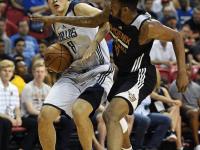 FB体育娱乐-小牛球员砍下超高得分，力压对手夺得胜利