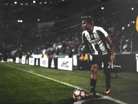 FB体育下载-F1新赛季揭幕战焦点战，活塞连续得分压制老鹰，速度与耐力的双重交响