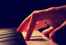 FB体育赛事-世纪颠覆战！湖人铁骑踏碎巴萨王朝，亚洲杯惊现篮球史诗级碾压