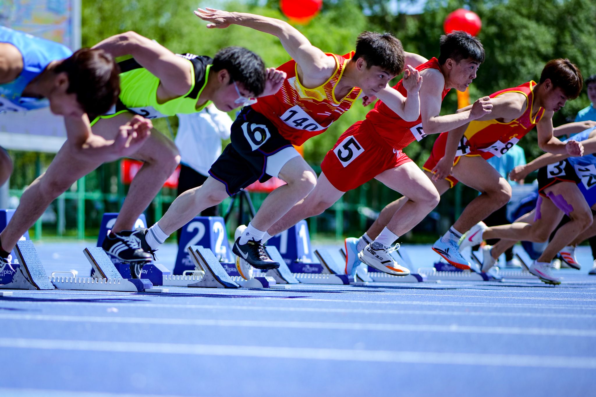 包含运动员全力以赴,奋力拼搏战胜对手的词条 包含运动员全力以赴,奋力拼搏战胜对手的词条