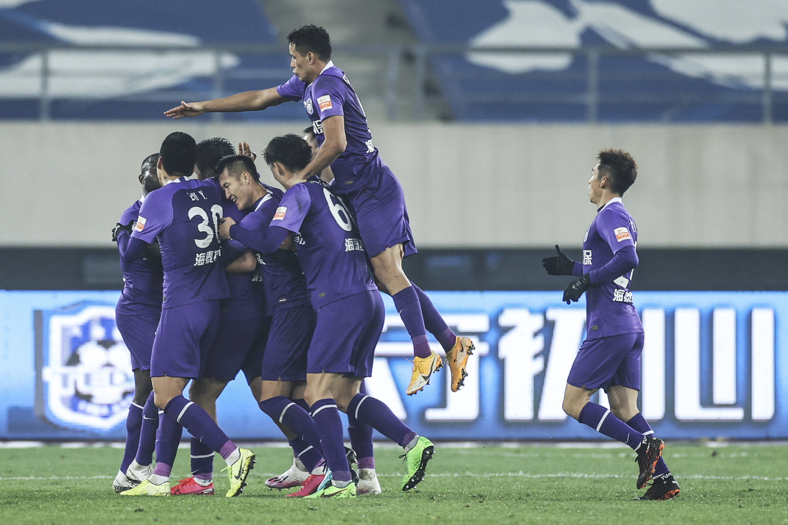 天津泰达迎战河南建业，决胜时刻