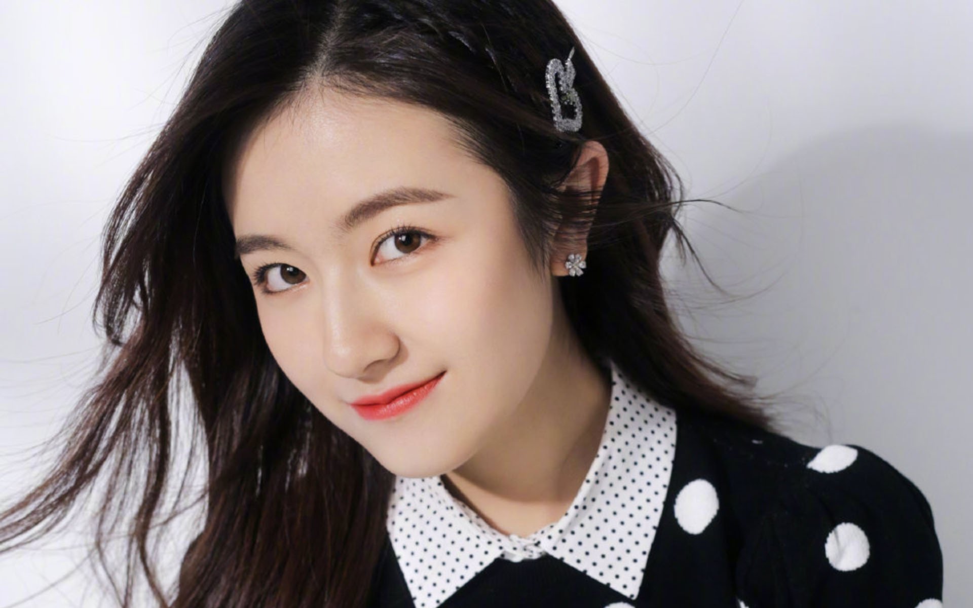 赛道与绿茵的跨界交响，迪巴拉如何一手掌控F1揭幕战之夜