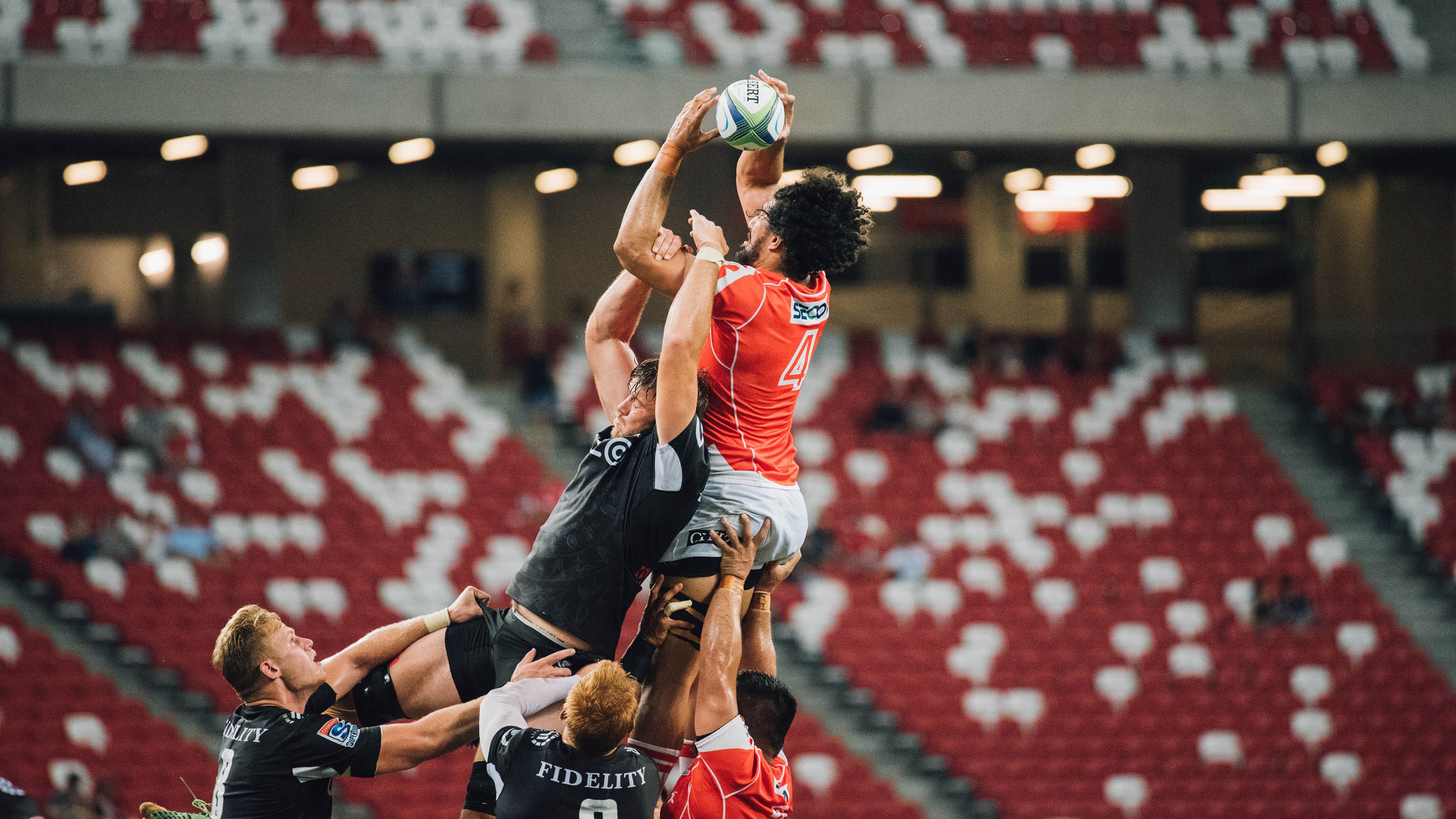 赛道与球场,当F1争冠之夜遇见萨拉赫的末节奇迹